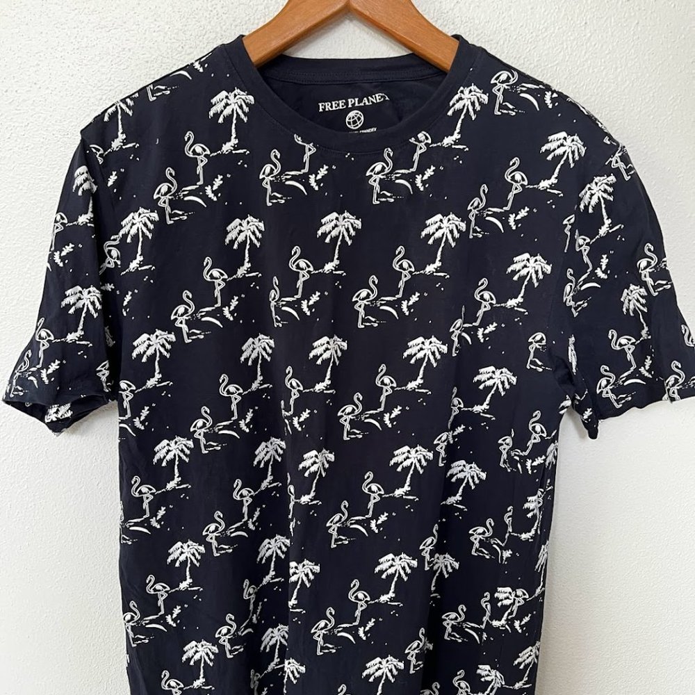 Free Planet - Flamingo T-Shirt - Size XL - Perfect for Summer